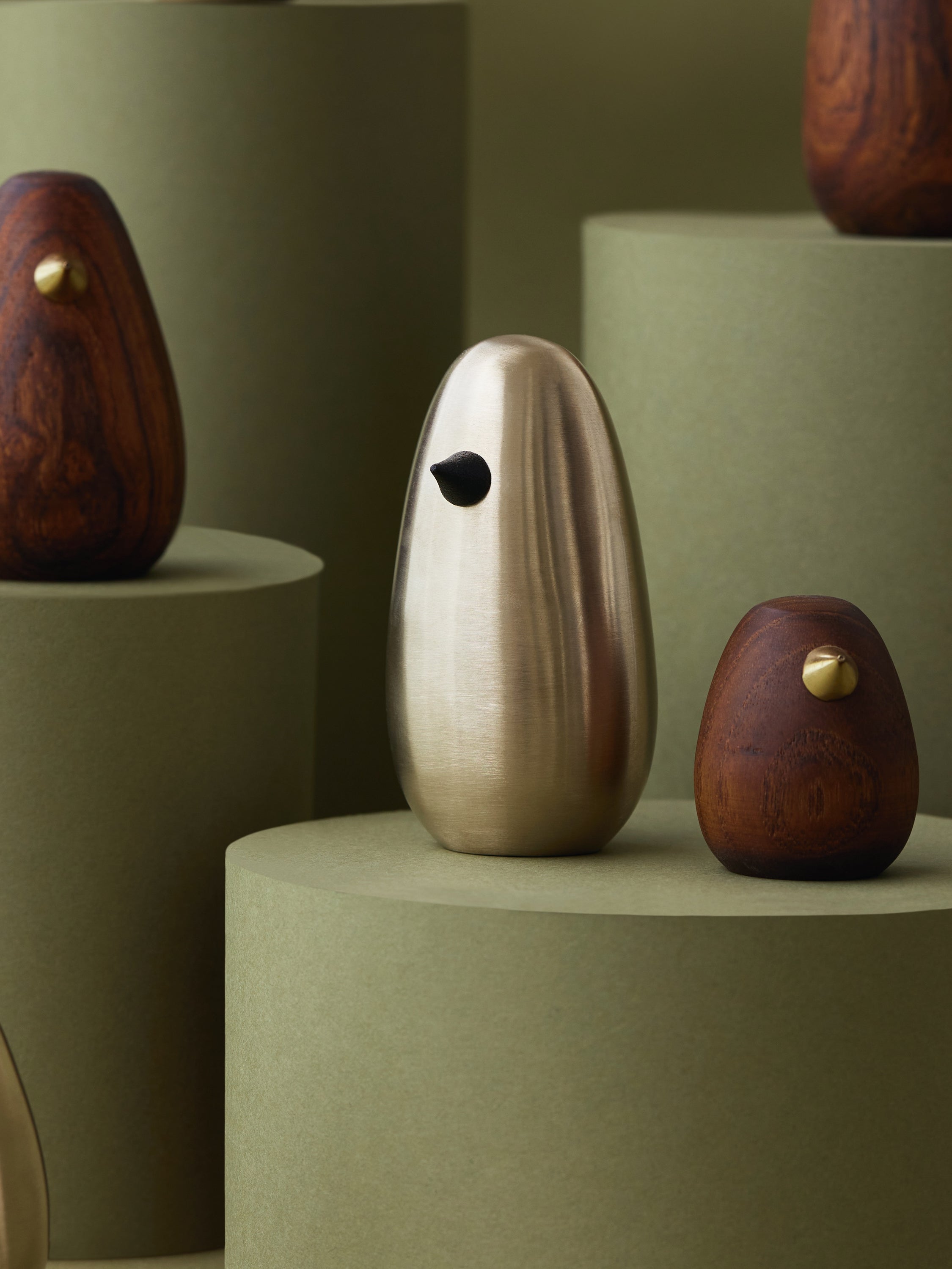 Small brass decor pieces for decor.