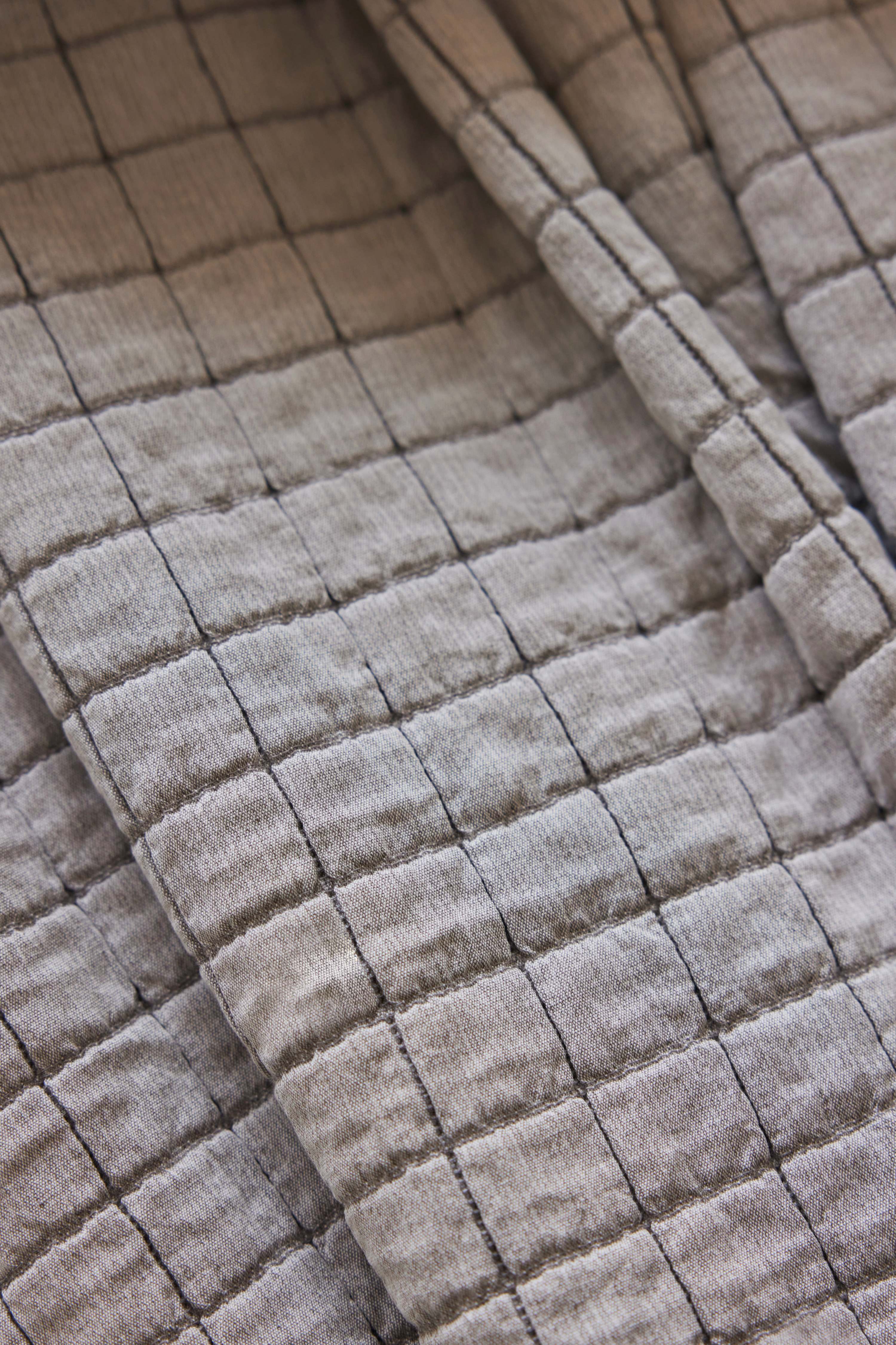 Chambray Natural Matelassé Coverlet Box Stitch