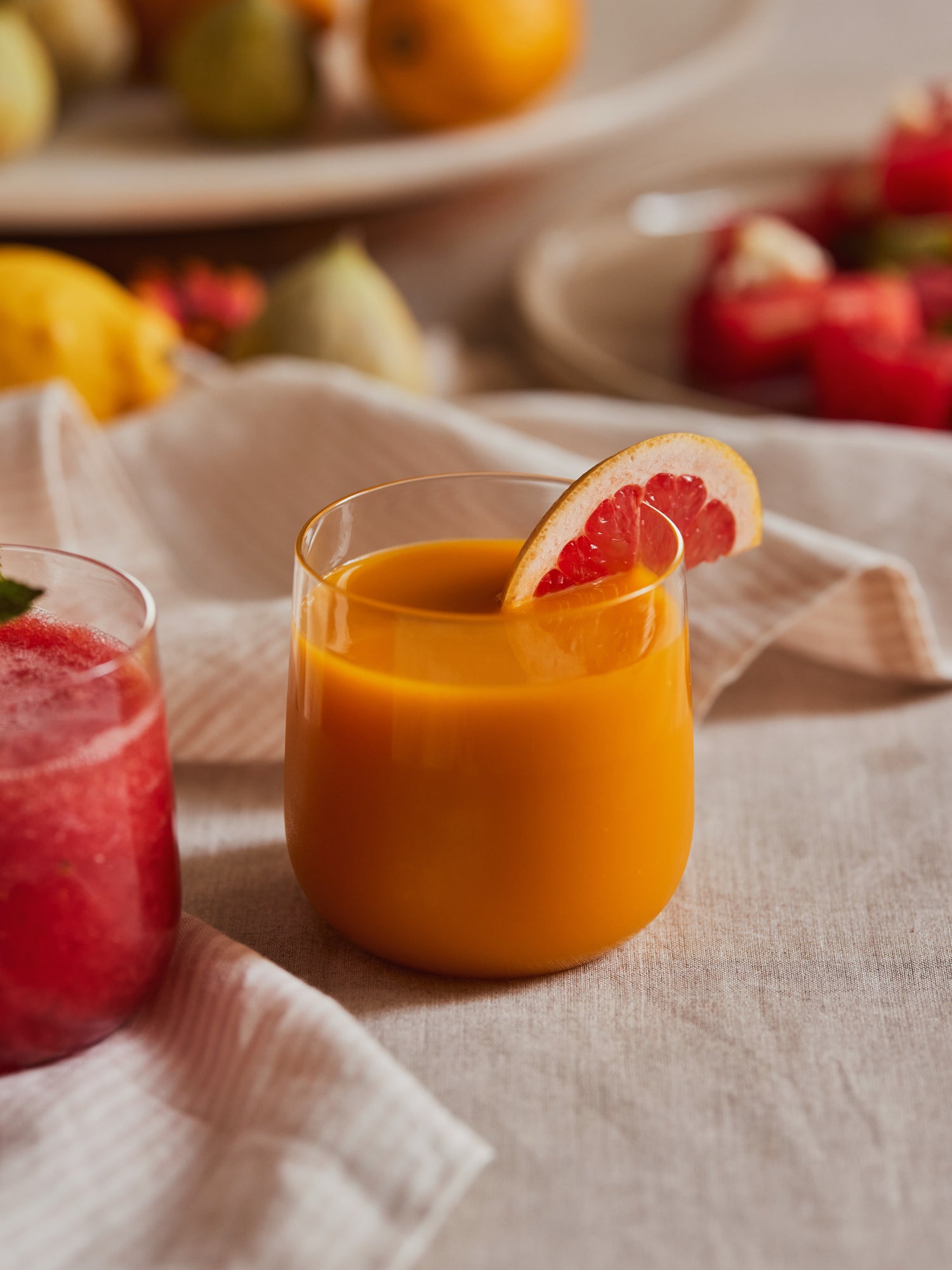 Cremini borosilicate short tumbler with juice