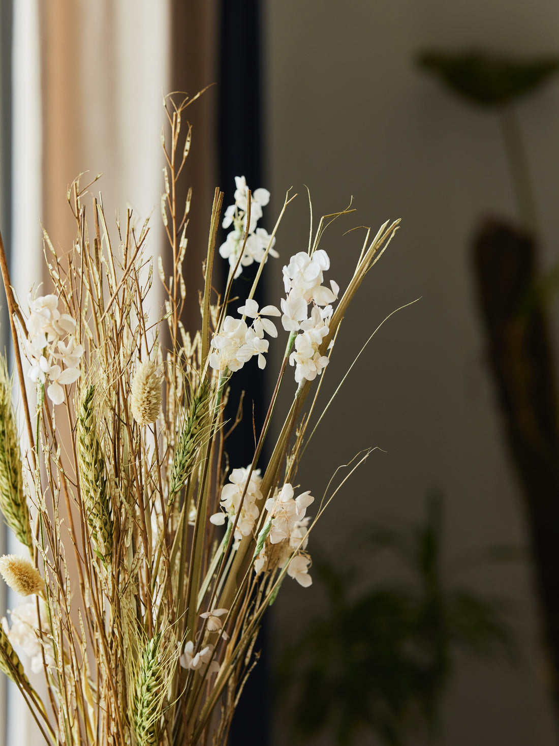 Dried Hydrangea & Phalaris Flower Bunch close up