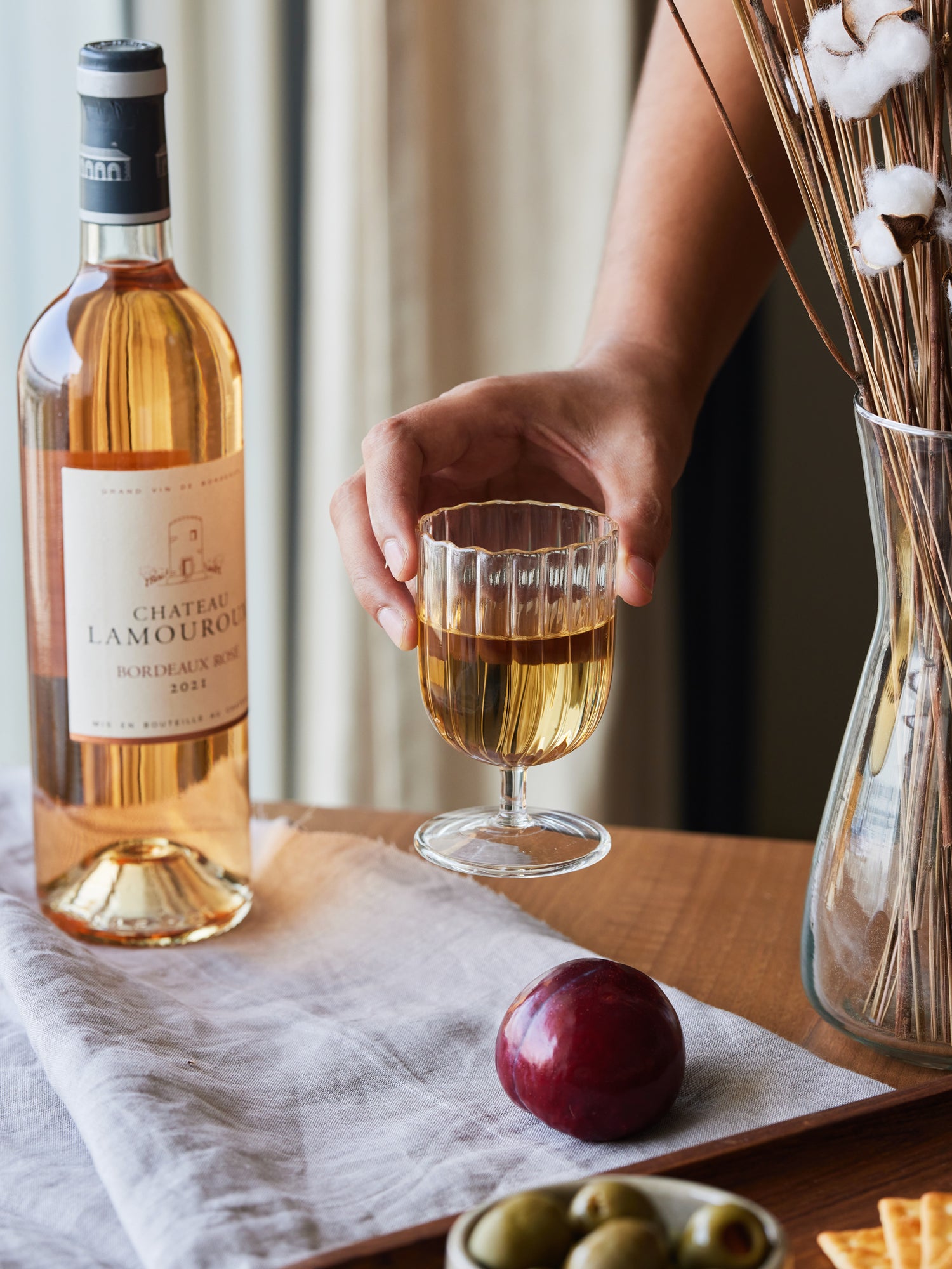 Kira Borosilicate Glass chalice with wine in hand