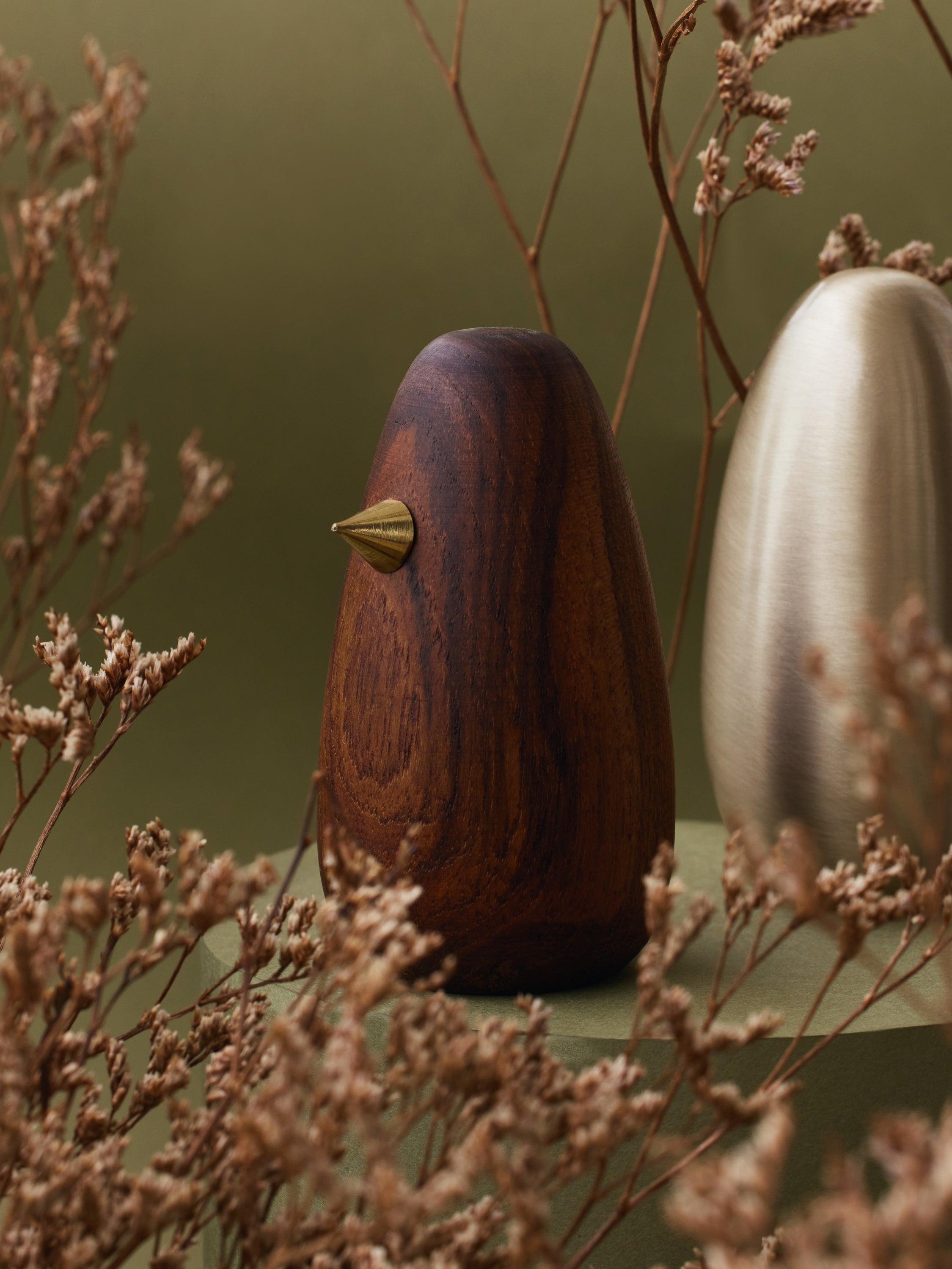 Birds for decor.