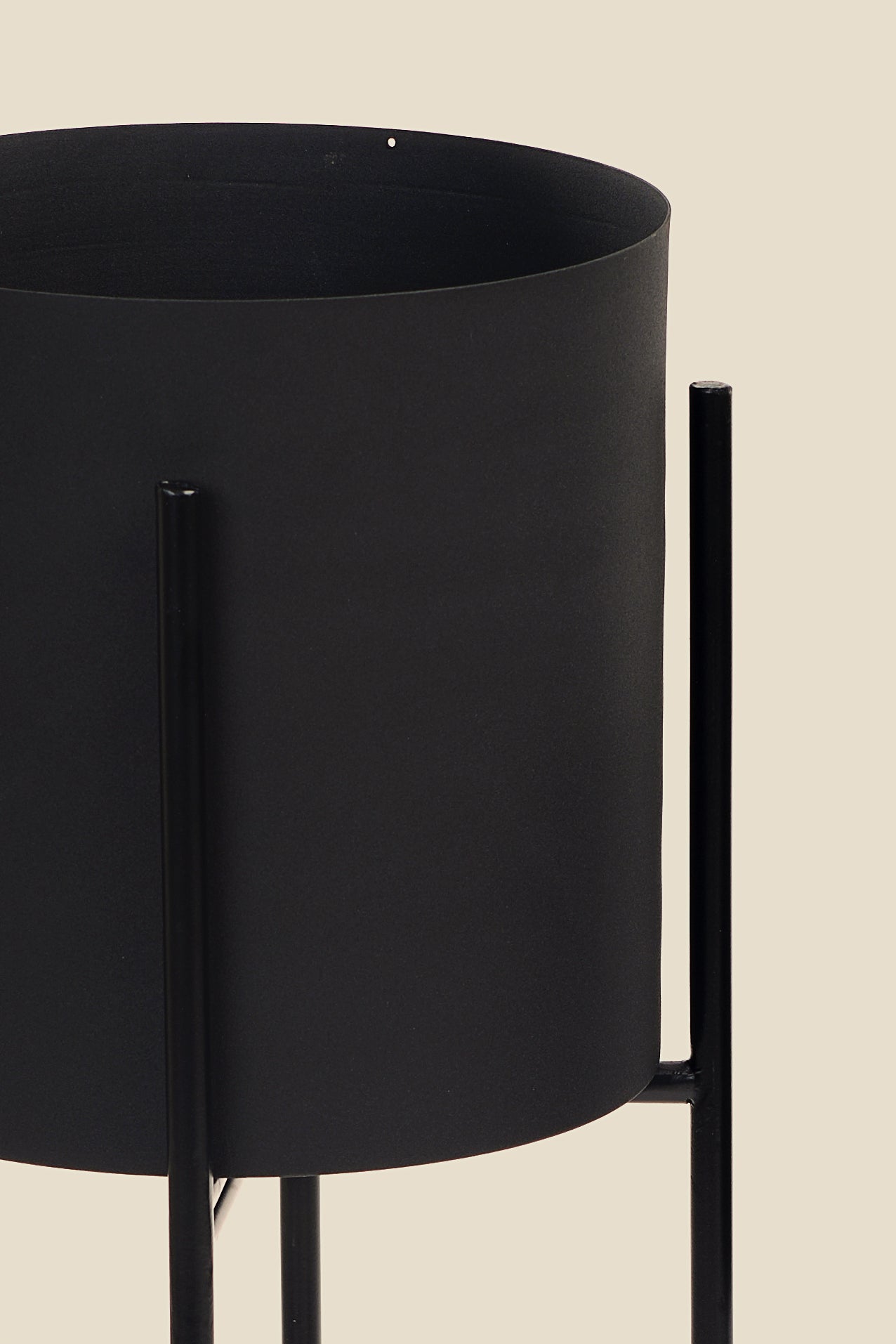 Black Dust Floor Indoor Planters for indoor plants.
