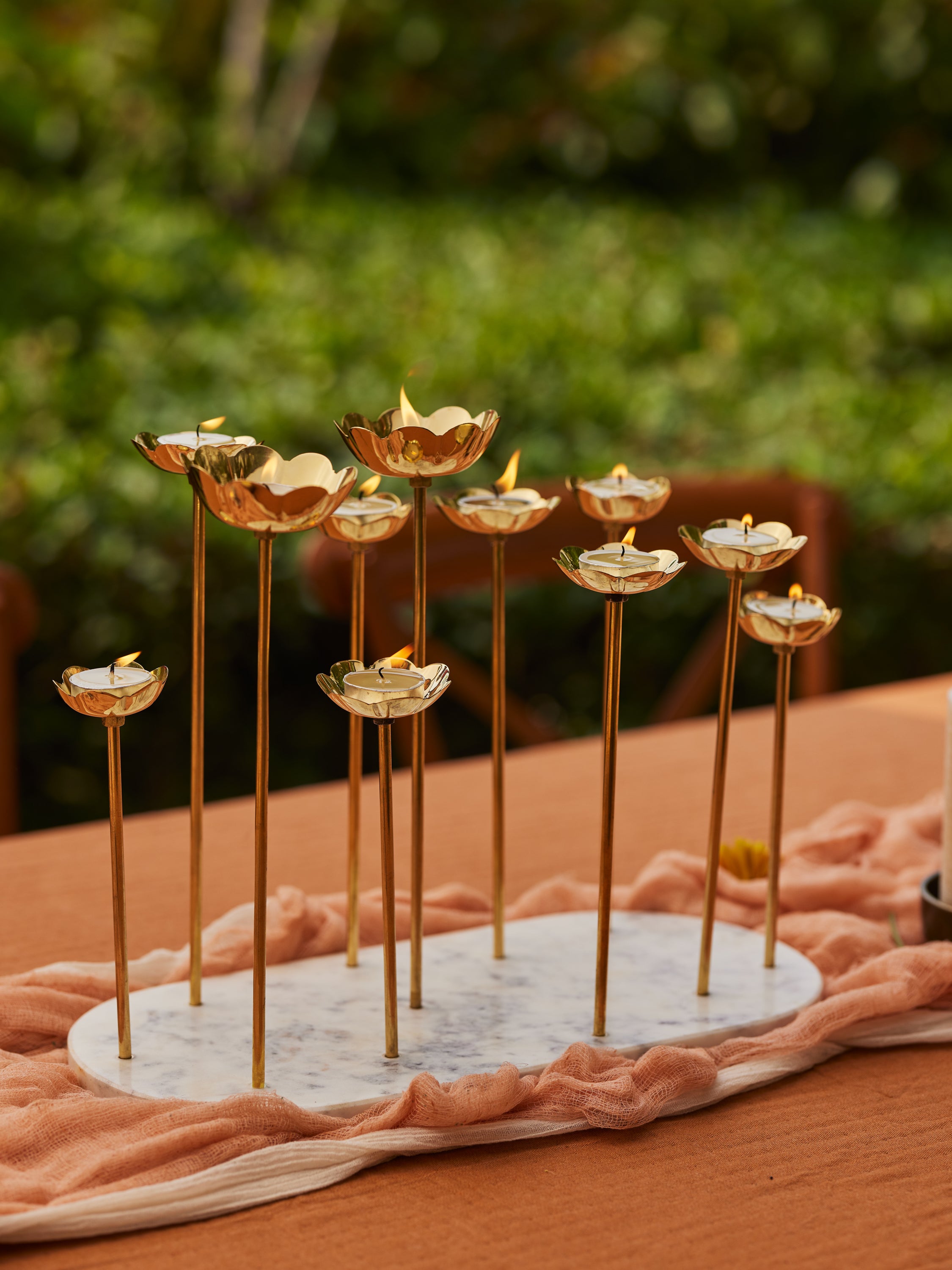 Oblong Lotus Centrepiece, 11 flowers - Fleck