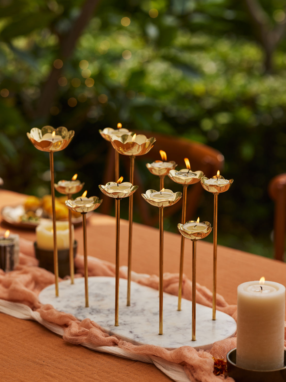 Oblong Lotus Centrepiece, 11 flowers - Fleck