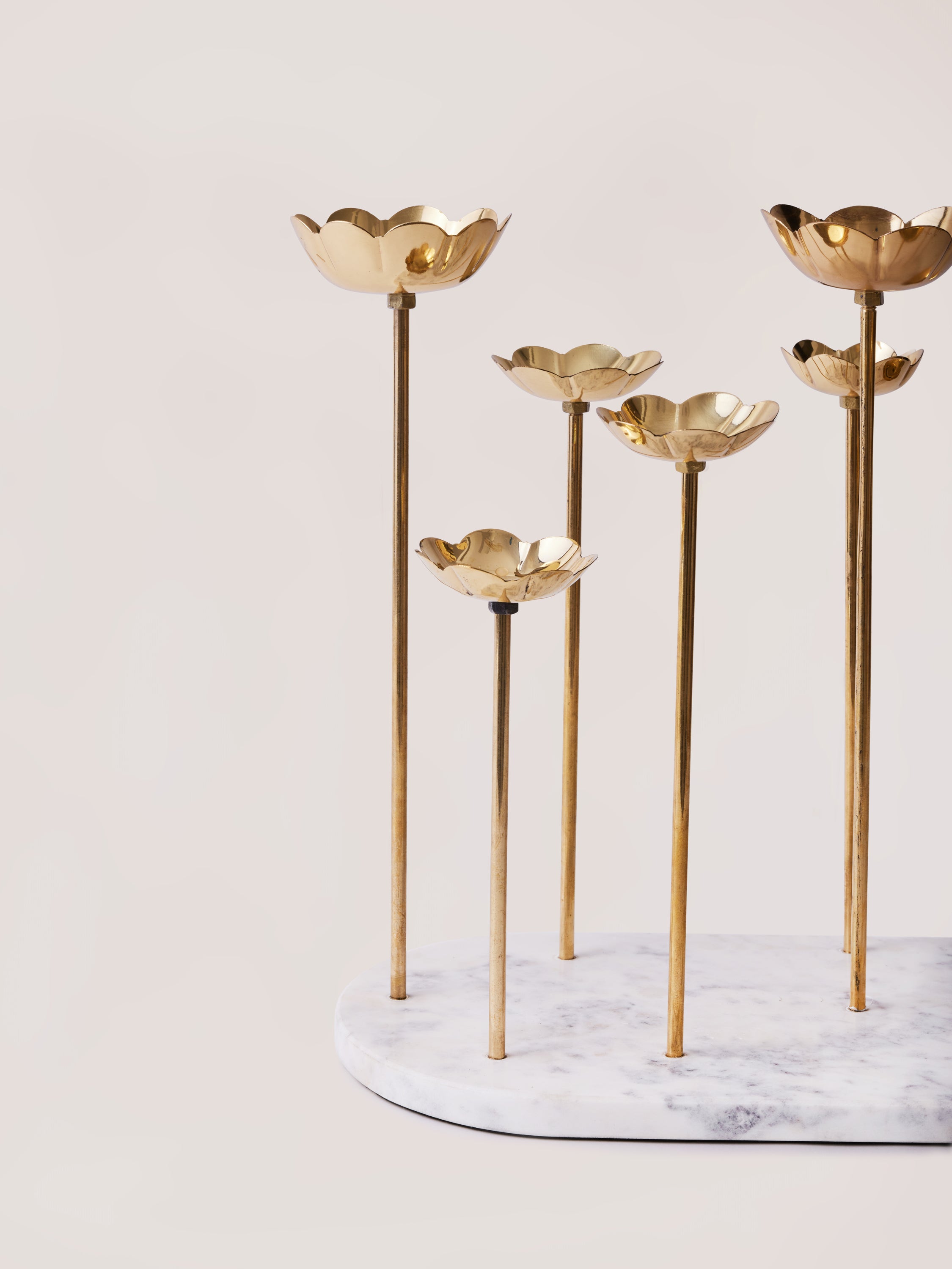 Oblong Lotus Centrepiece, 11 flowers - Fleck