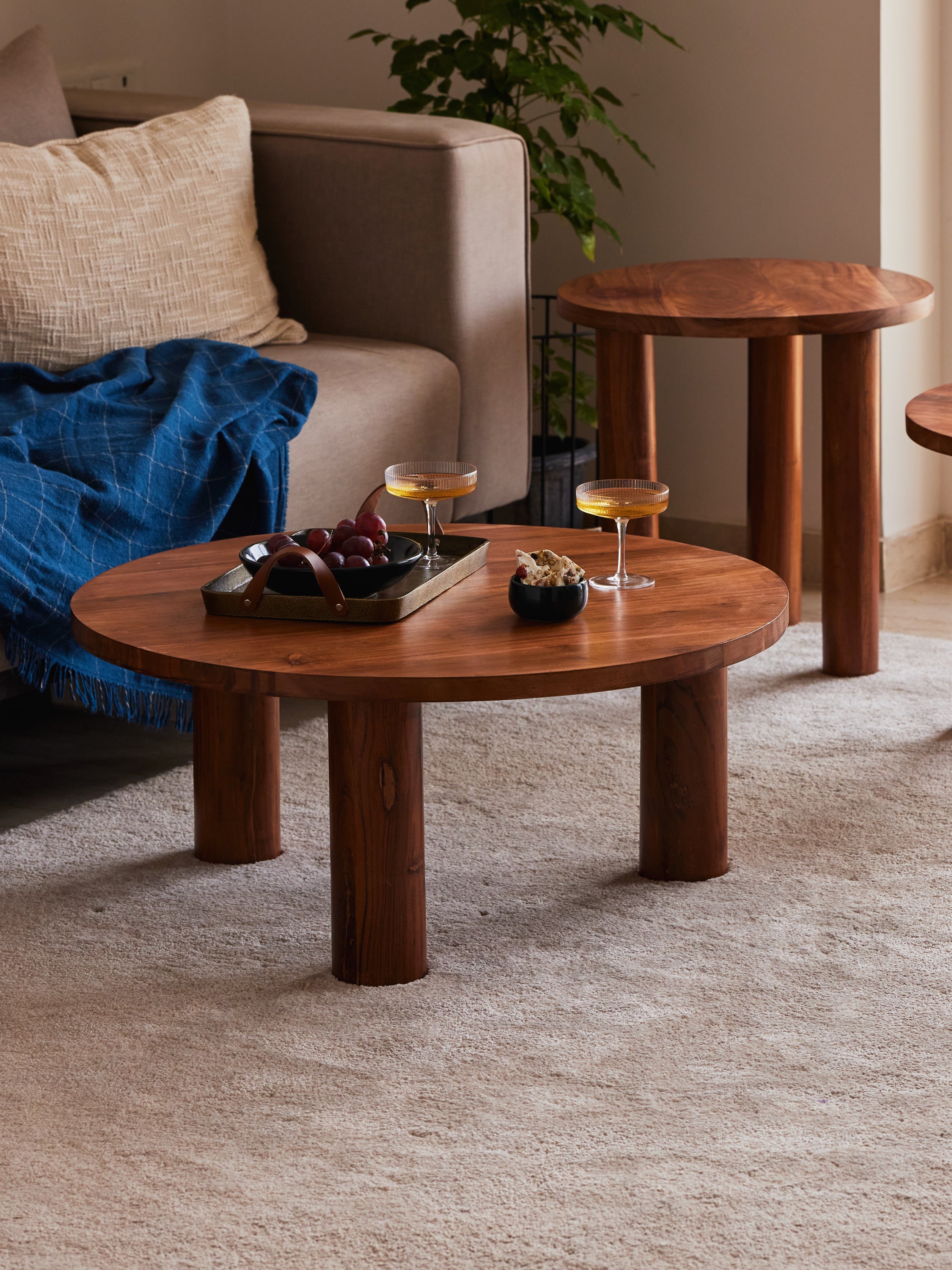 Solid wood centre table for sofa