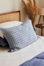 Blue coverlet set in cotton.