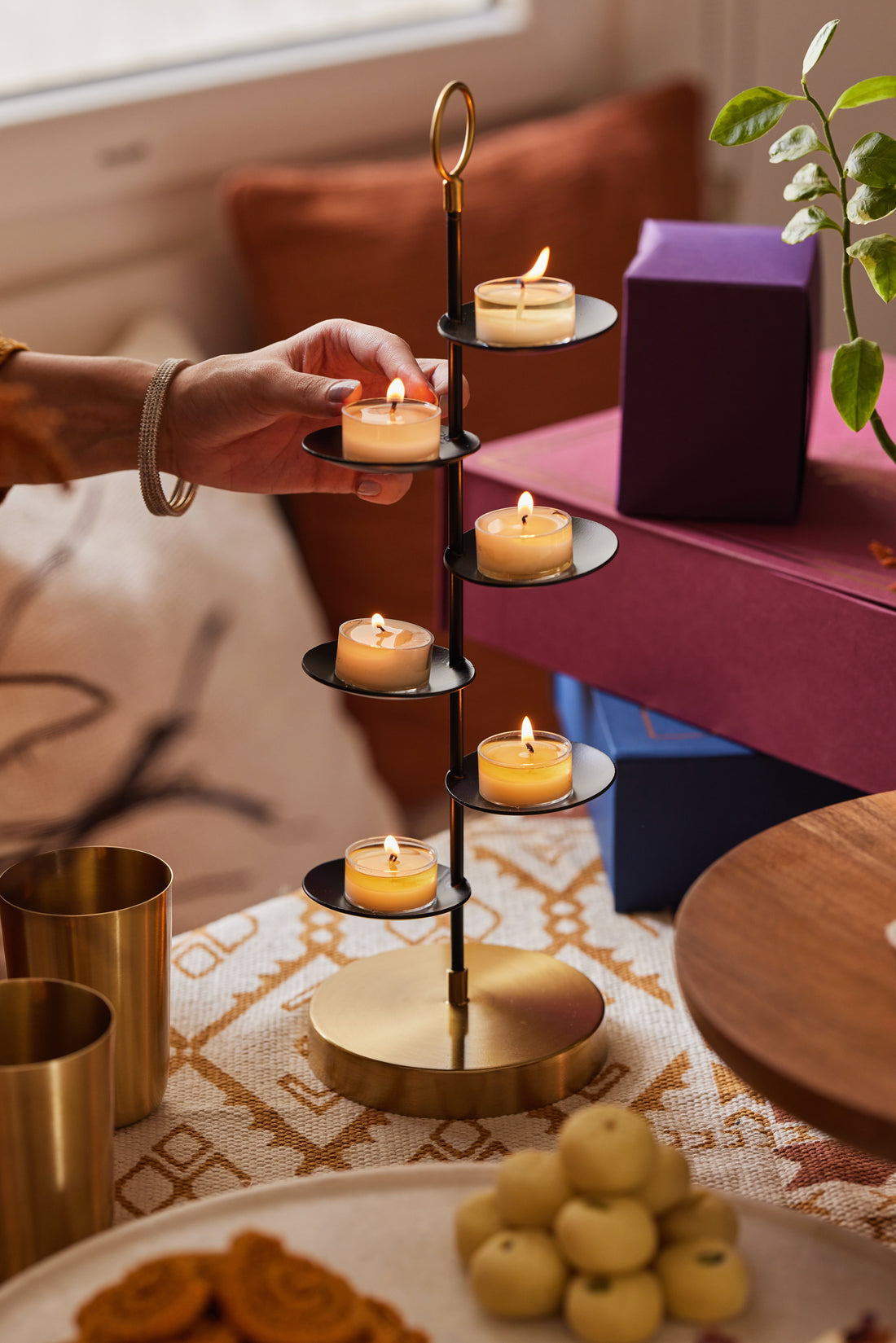 Daisy Candle Holder 5 flowers with tea lights