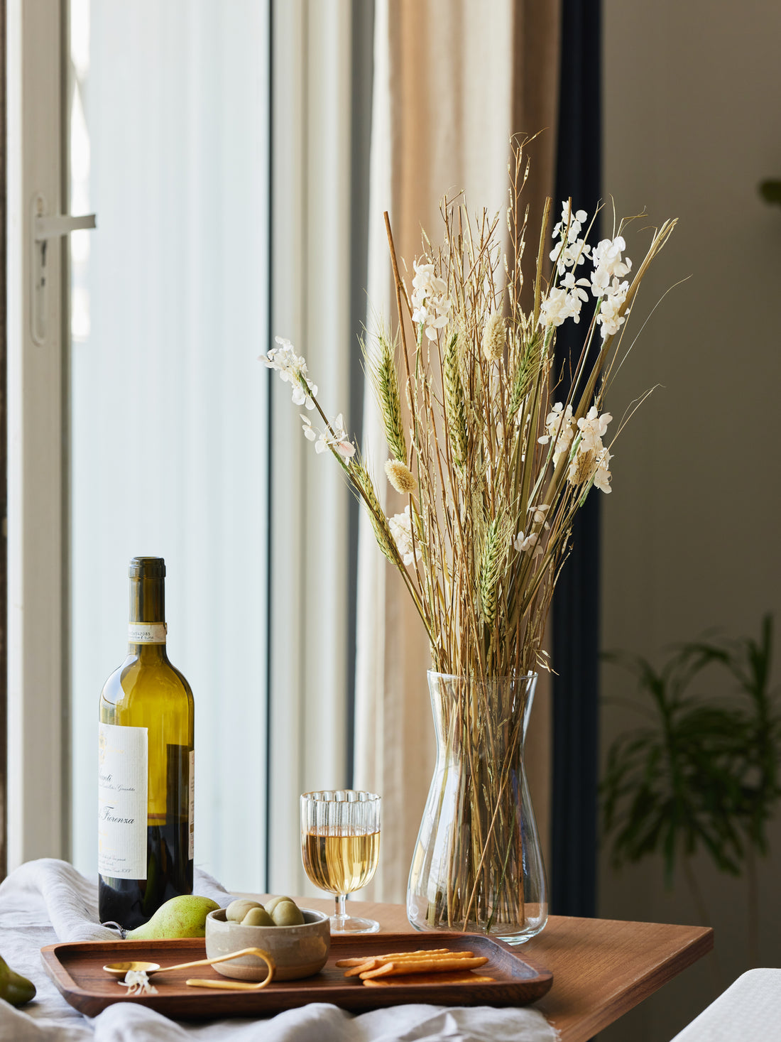 Dried Hydrangea & Phalaris Flower Bunch in vase