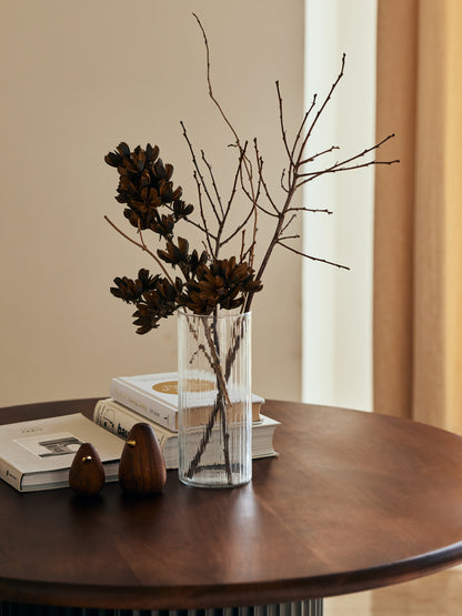 Clear glass vase for flower.