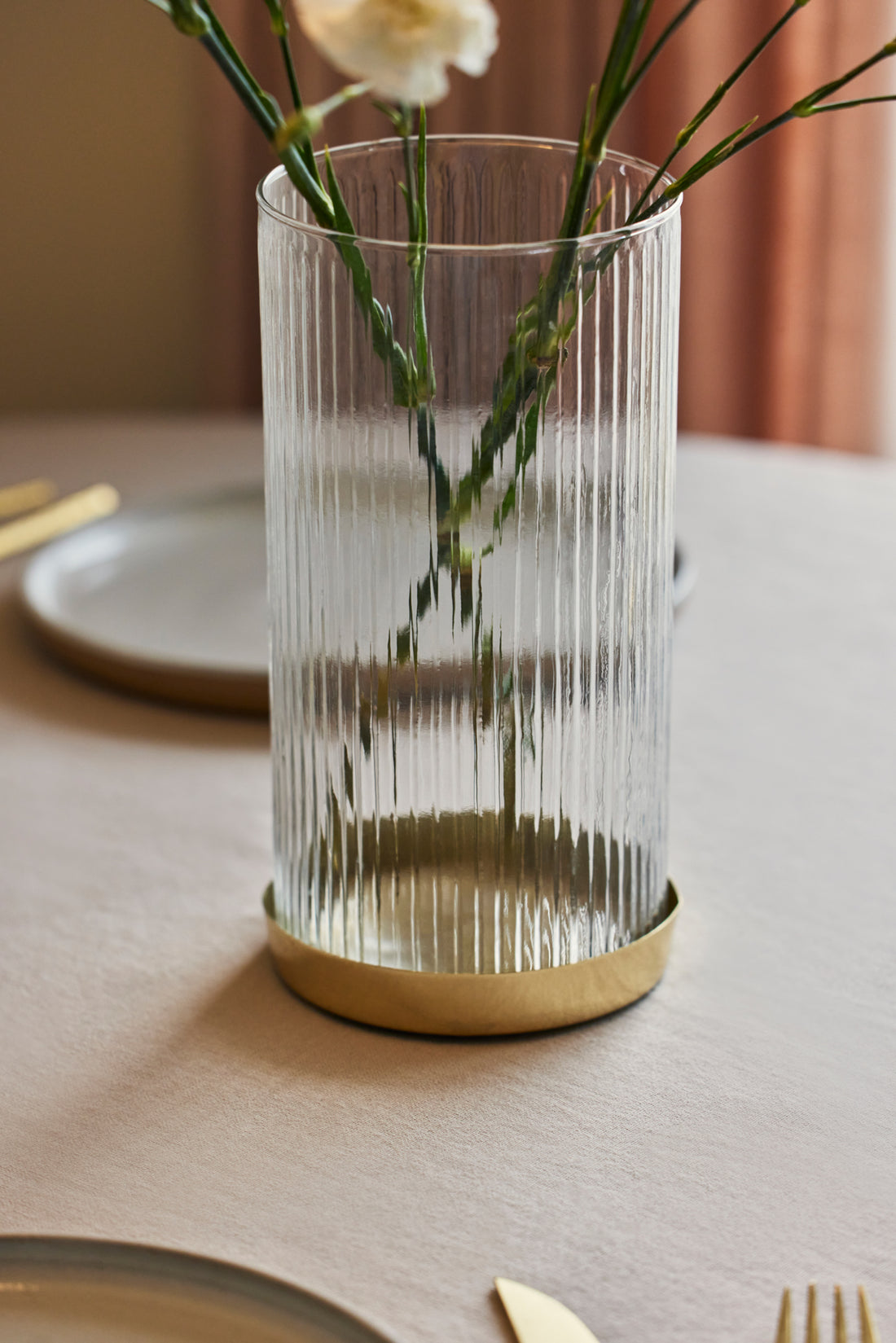 Clear glass vase for flowers.