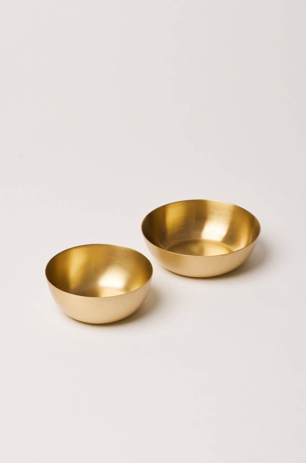 Set of 2 brass bowls medium and small.