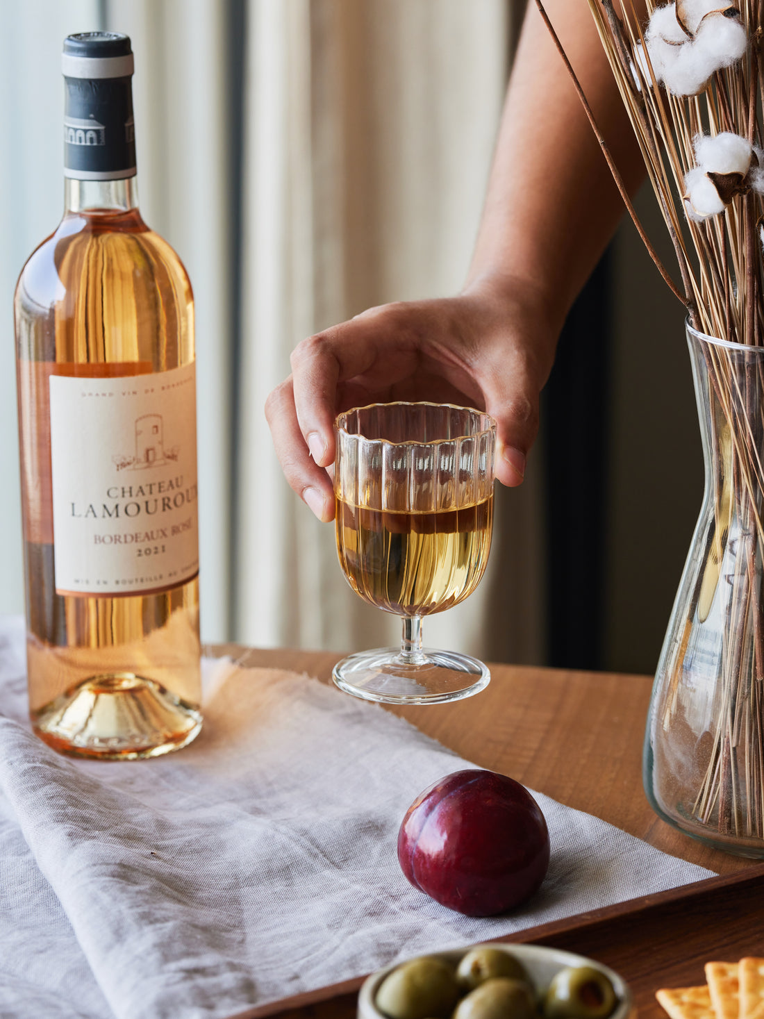 Kira Borosilicate Glass chalice with wine in hand