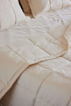 Natural Sateen Box Comforter Detail