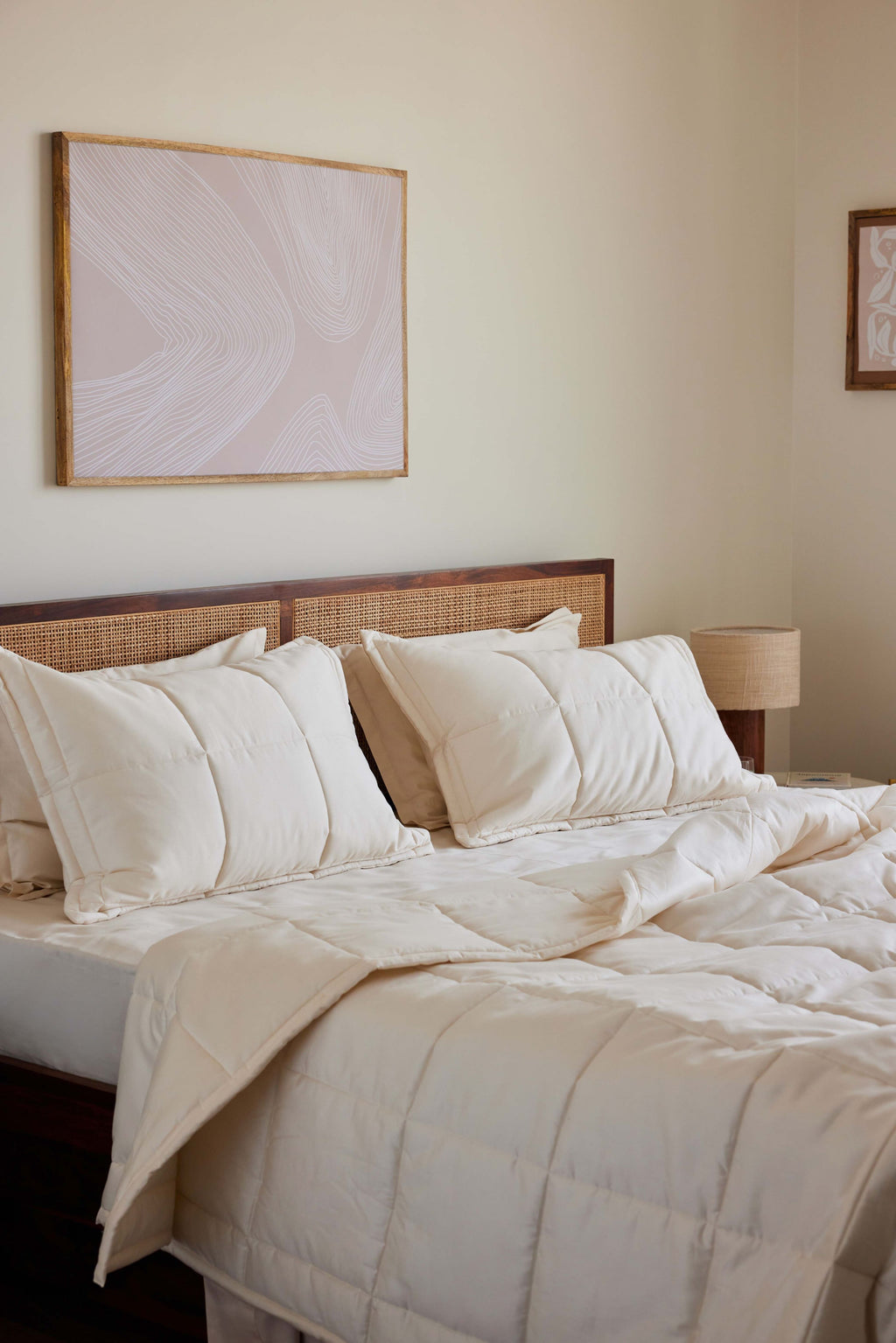 Natural Sateen Box Comforter Spread Side View