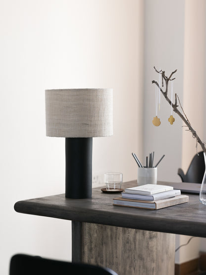 Noir_cast_aluminium_table_lamp