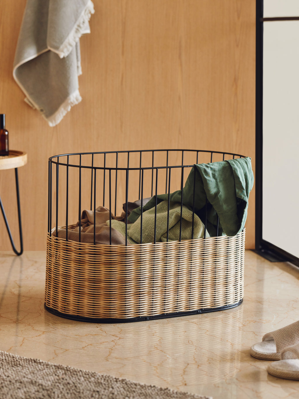 Premium laundry basket 