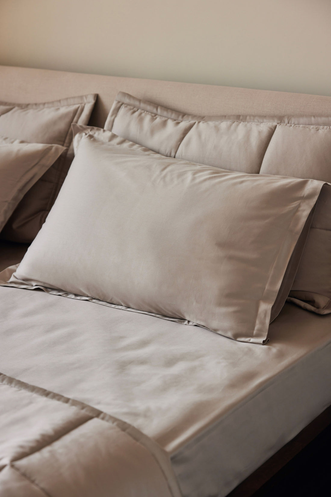 Grey bedsheet for bedroom.