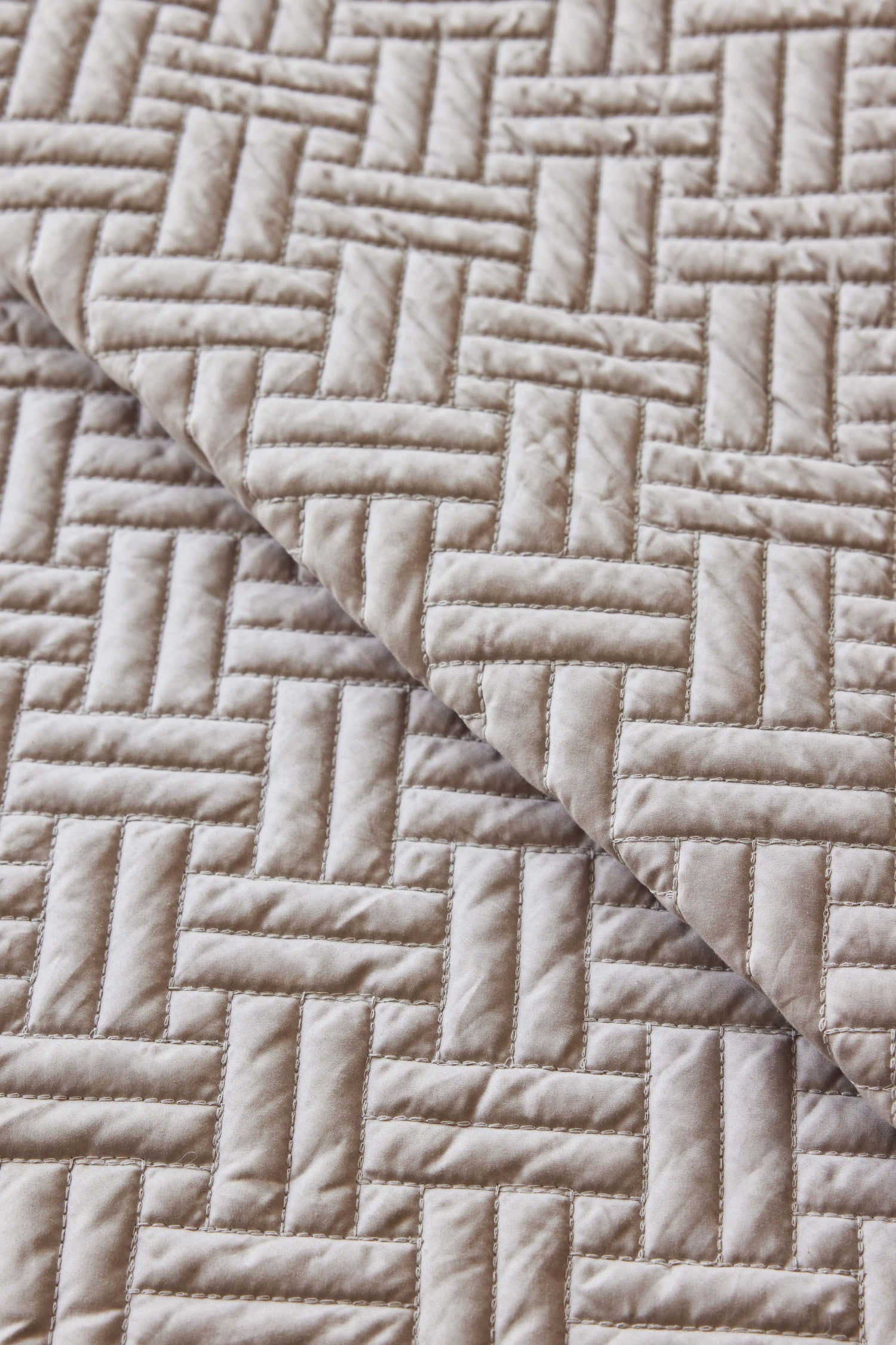 Pewter basketweave quilt stitching detail