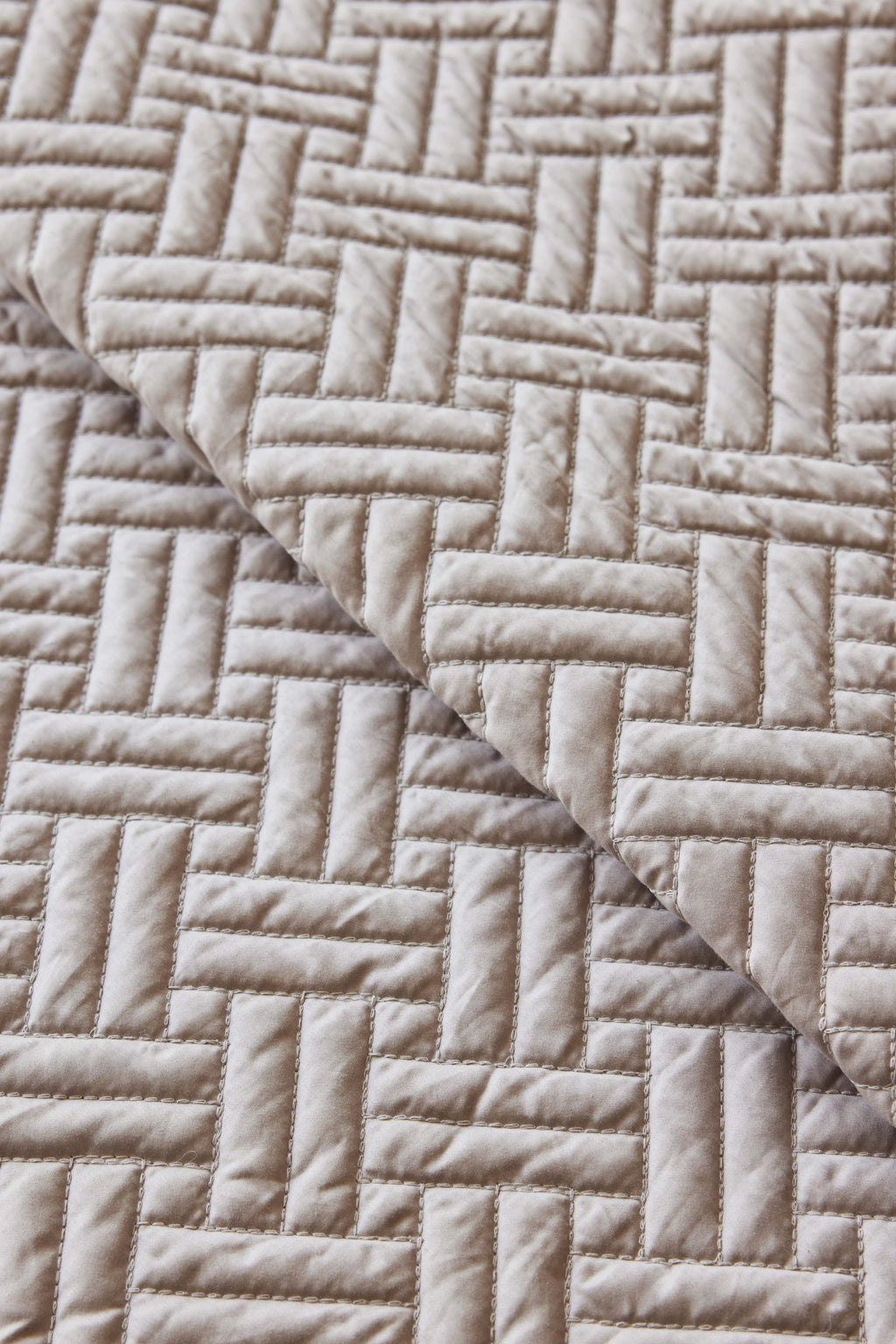 Pewter basketweave quilt stitching detail