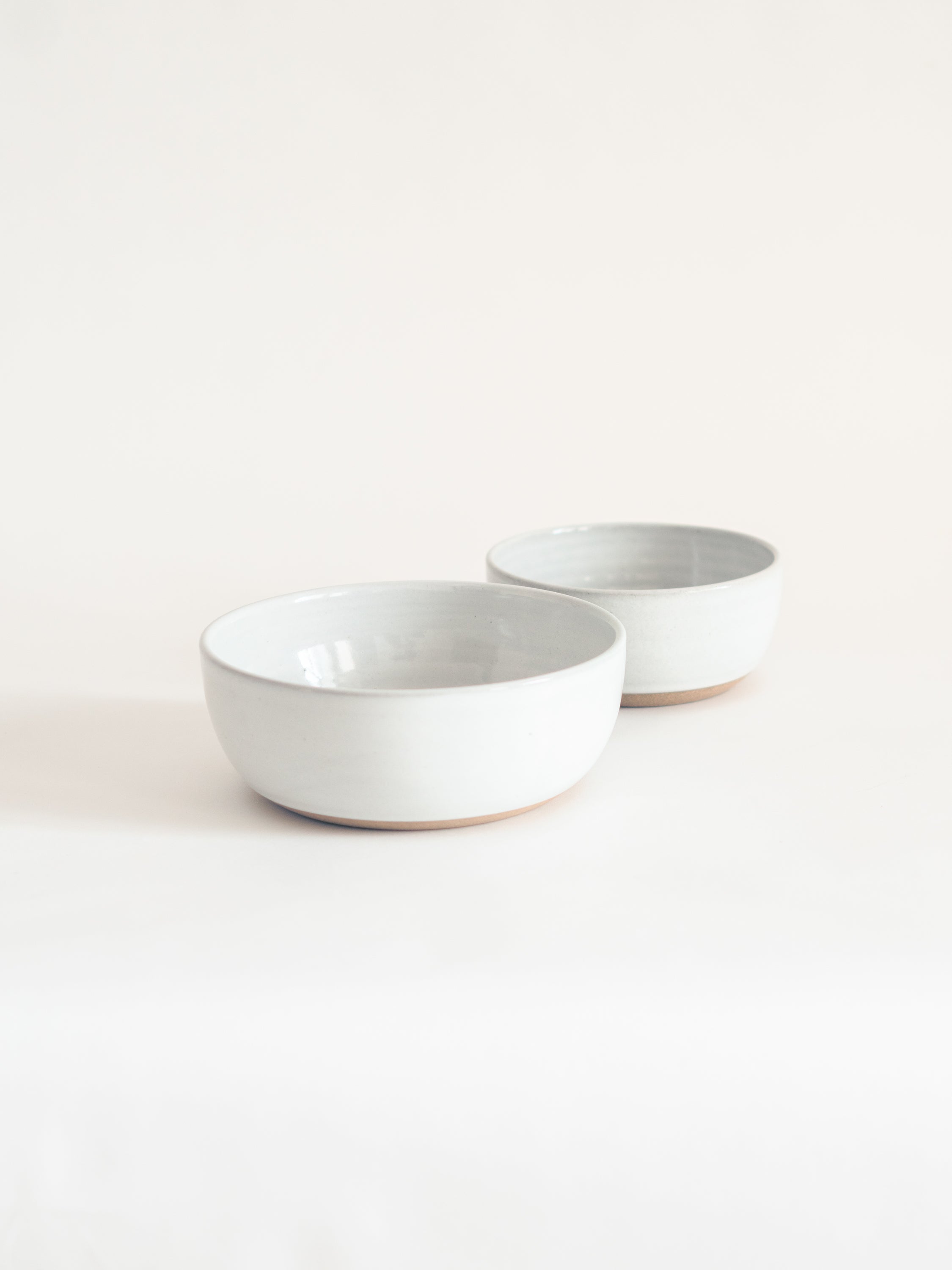 Snowdrop Serving bowls with Large in front