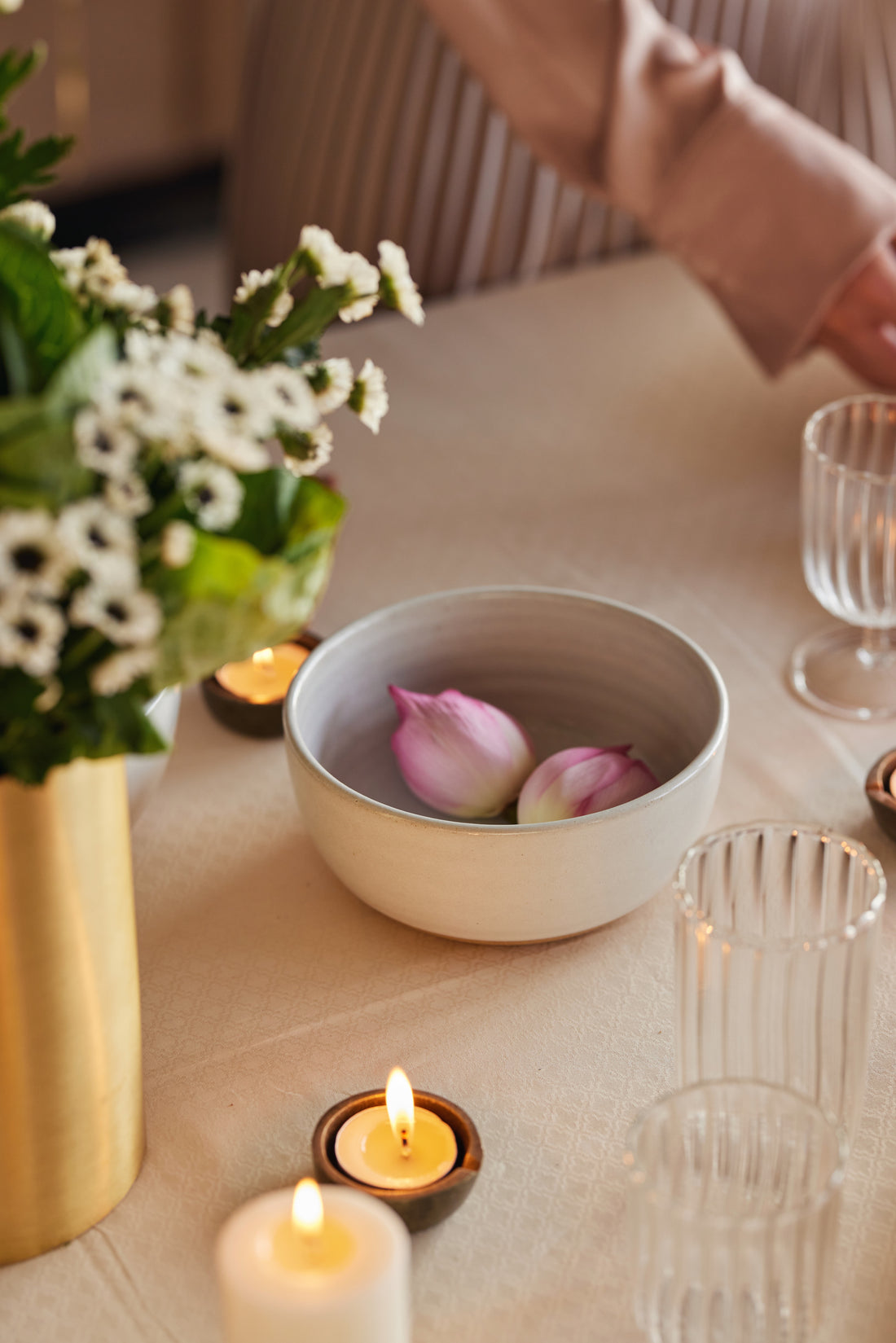Snowdrop White Small Serving Bowl with lotuses