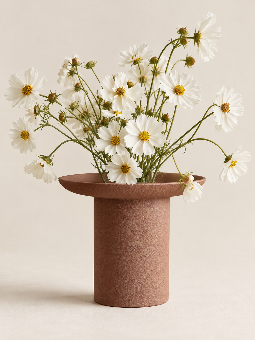 Cinnabari Vase, Stout, Mocha Mousse