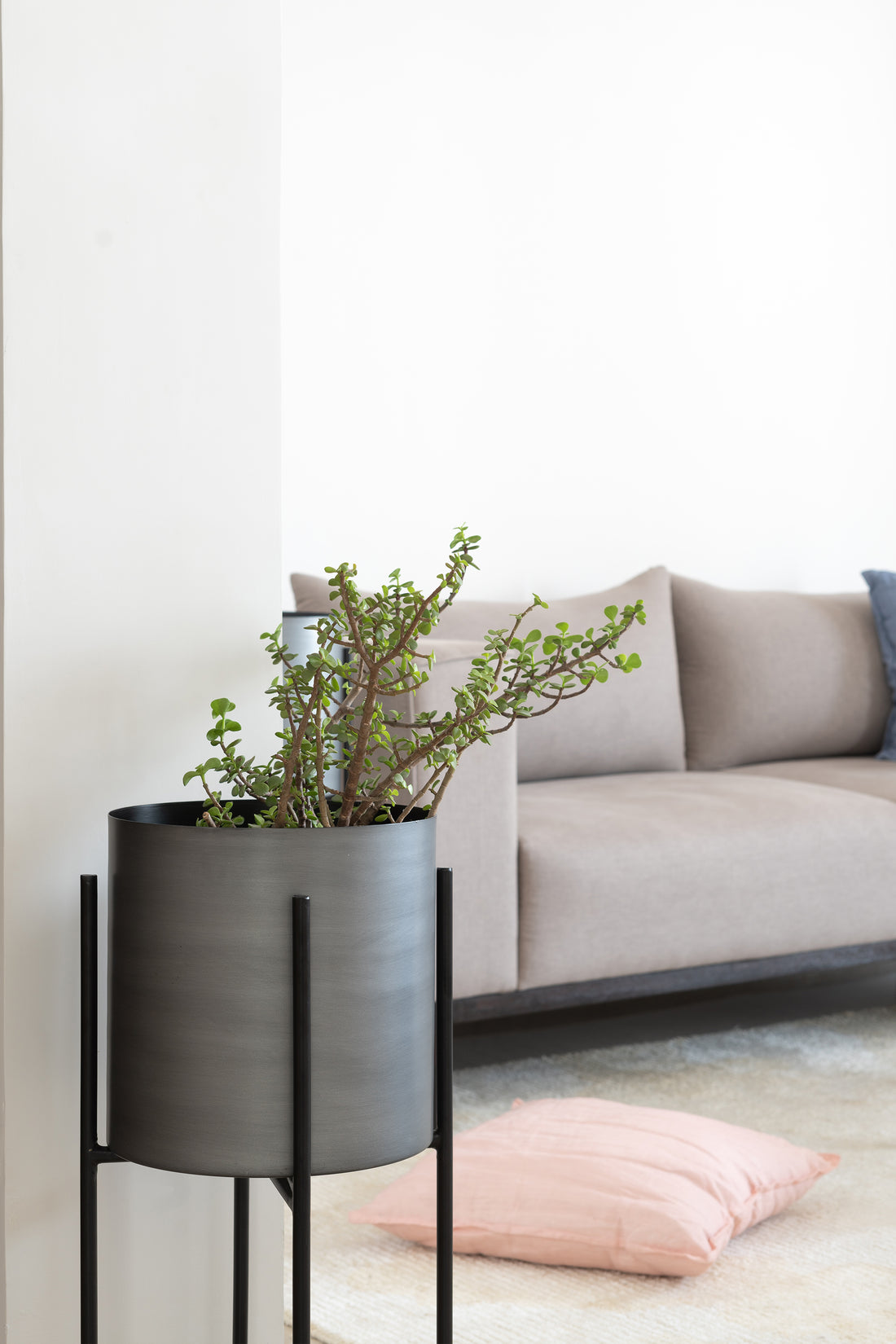 Raku Floor Indoor Planters - Fleck