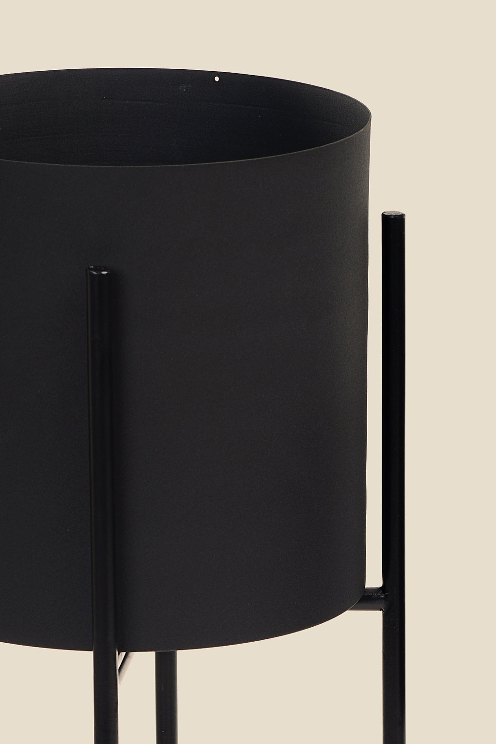 Black Dust Floor Indoor Planters for indoor plants.