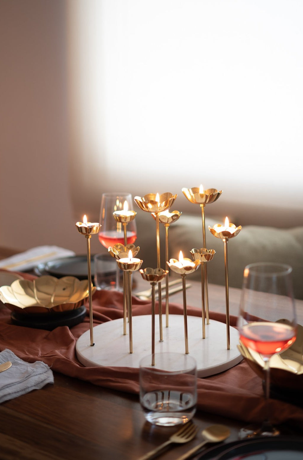 Lotus Centerpiece, 11 flowers - Fleck