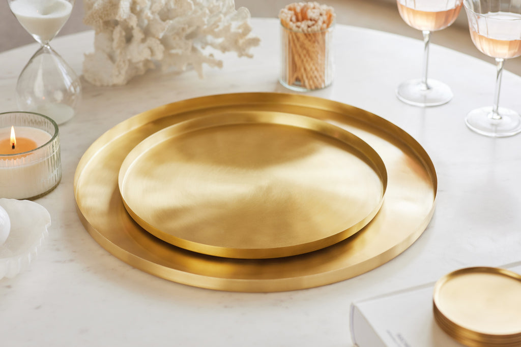 Set of 2 round brass trays 
